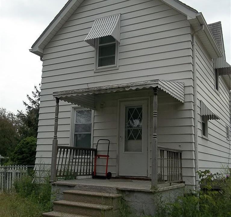2nd image of 842 Major St