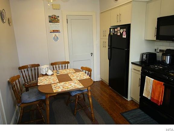 4th image of 6 Spruce St
