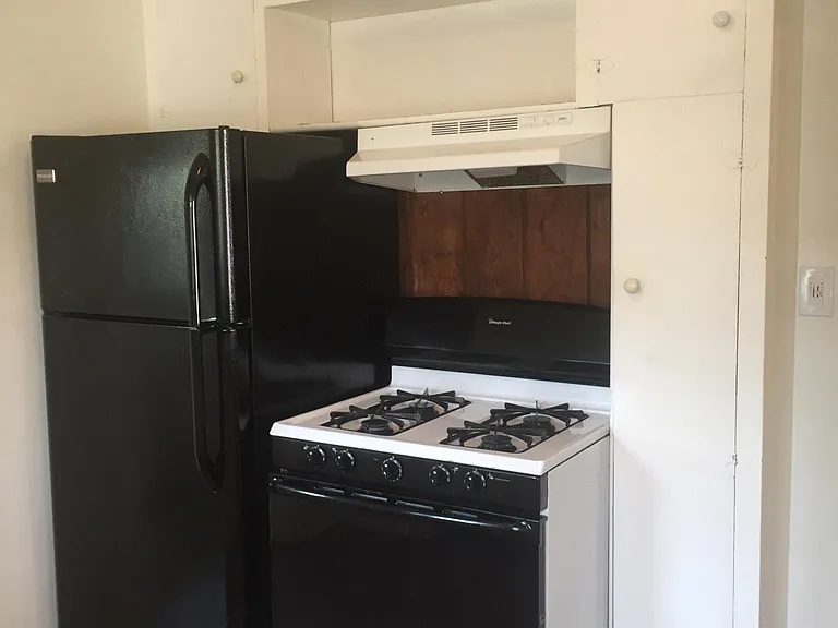 1215 E Mabel St — Photo 4