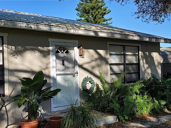 3rd image of 1311 Lake Dr W