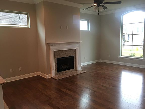 2nd image of 328 Camelback Dr