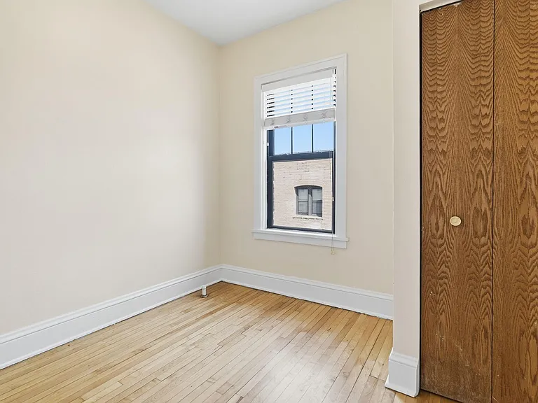 214 19th St E #101 — Photo 10