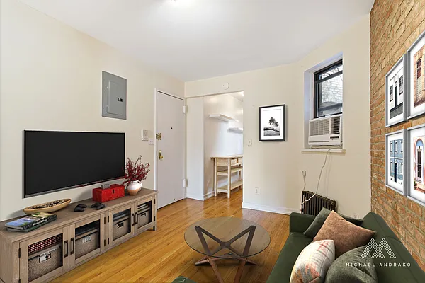 Rented by Cooper & Cooper Real Estate | media 14