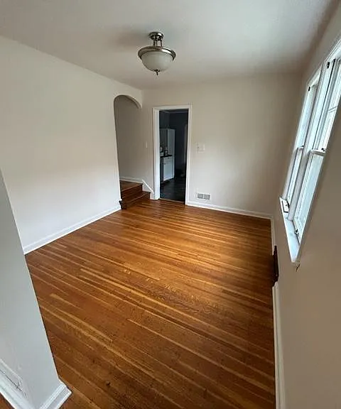 1204 N Drexel Ave — Photo 2