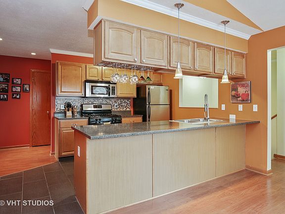 5th image of 946 Buckingham Dr #946