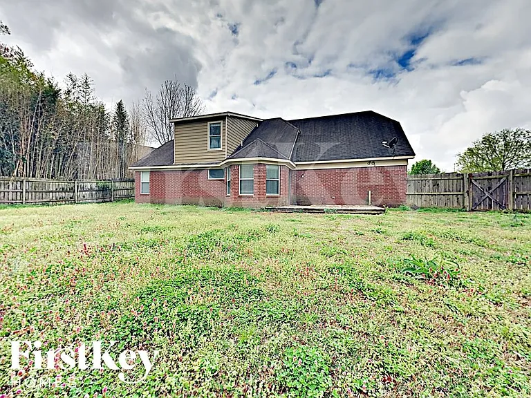 1116 Berkshire Cir — Photo 15