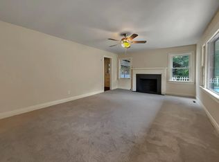 207 Greenview Dr, Columbia, TN 38401