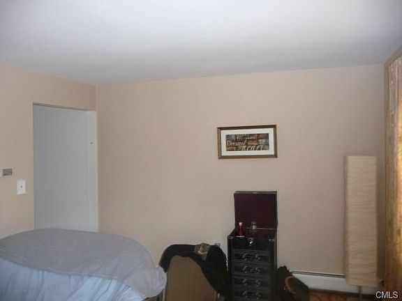 3rd image of 46 Karen Ct
