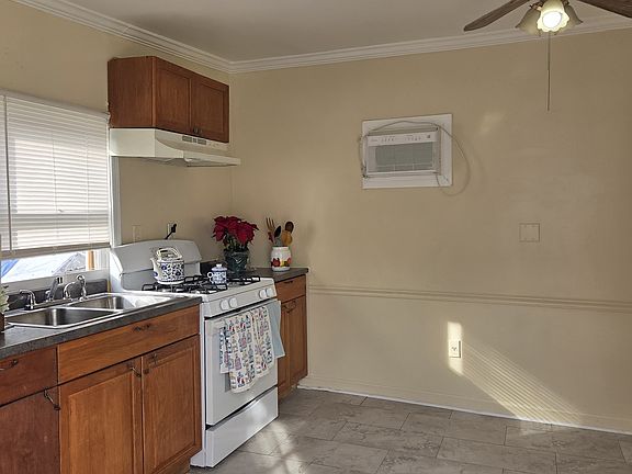 3rd image of 5704 29th Ave #1