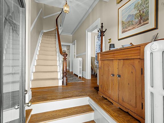 4th image of 5742 Victoria Rd