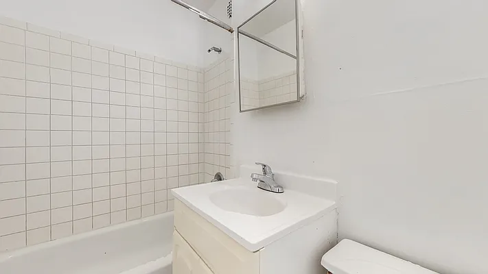 Sold by RE MAX Team | media 16