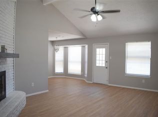 2801 S Meadow Dr, Fort Worth, TX 76133