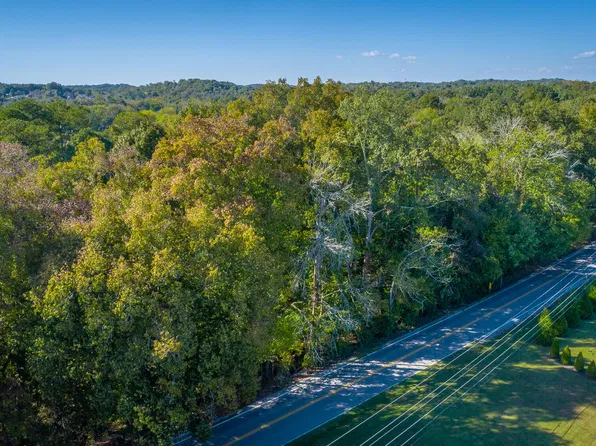 8401 Snow Hill Rd, Ooltewah, TN 37363