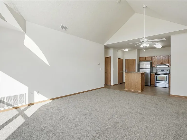 Crown Villa Apartments — Photo 27