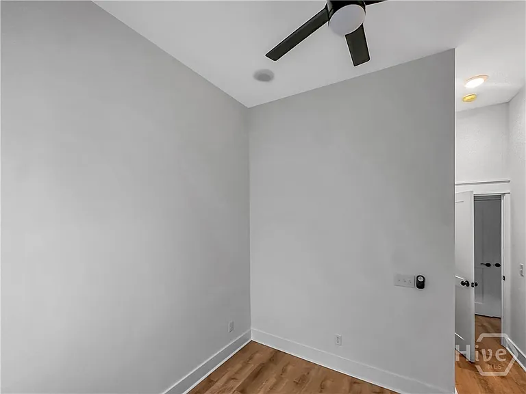 220 W Duffy St #C — Photo 13