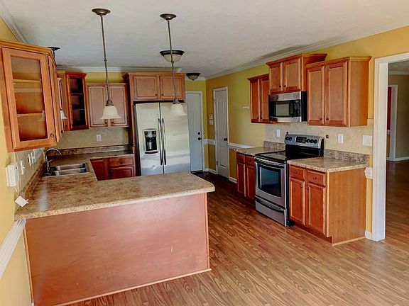 3rd image of 361 Livingston Dr