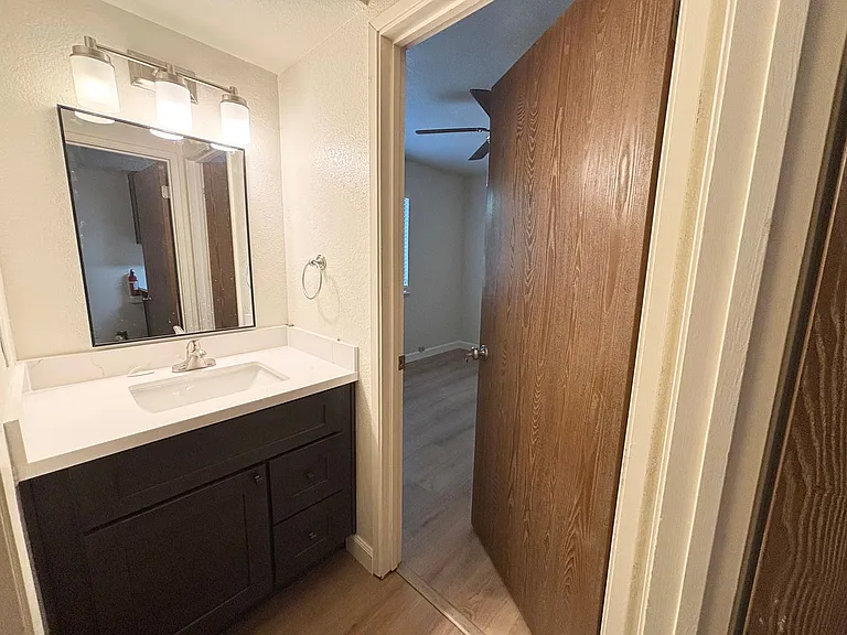 819 Adams Ter #A — Photo 20
