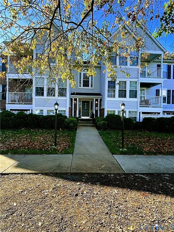 2 bed, 2.0 bath, 946 sqft, $2,050 — Photo 1