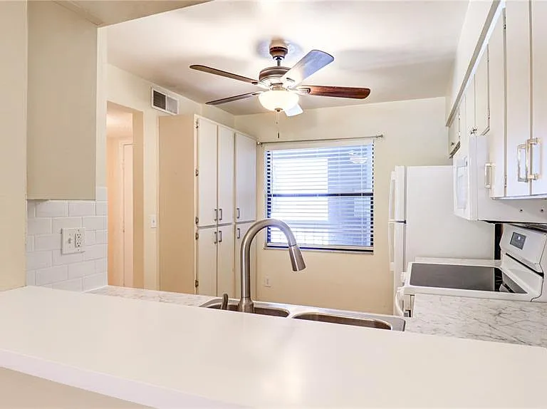 3399 Mermoor Dr #207 — Photo 28