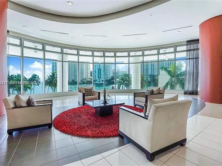 300 S Biscayne Blvd #T-1404 — Photo 9