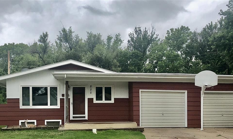 1st image of 825 Fredrick Dr
