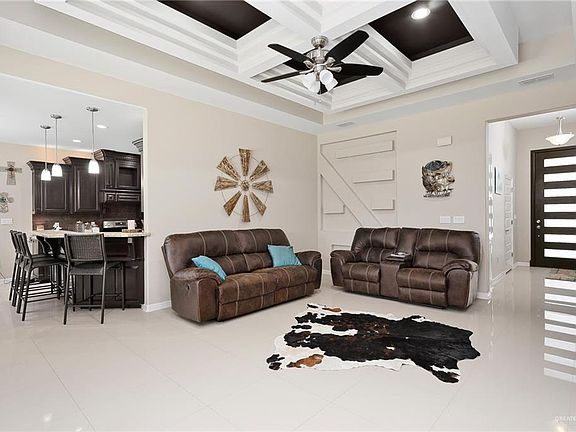 2nd image of Spanish Oak Dr