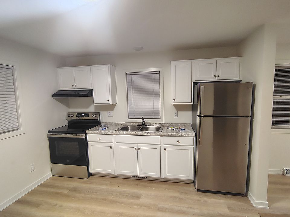 1st image of 403 1st Ave SE #1
