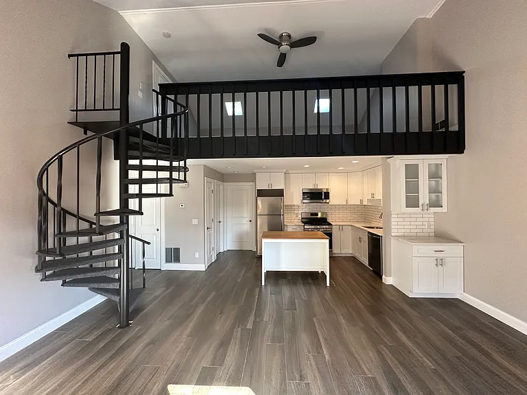 246 Main St #6 — Photo 3