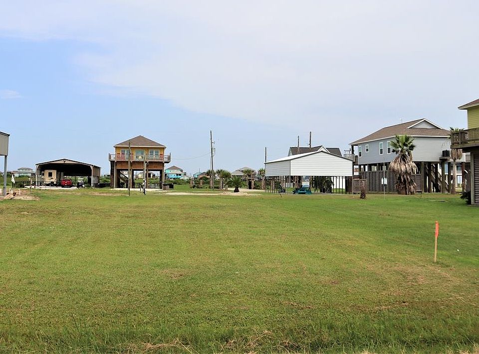 Great opportunity for a nice-sized lot in Blue Water Subdivision