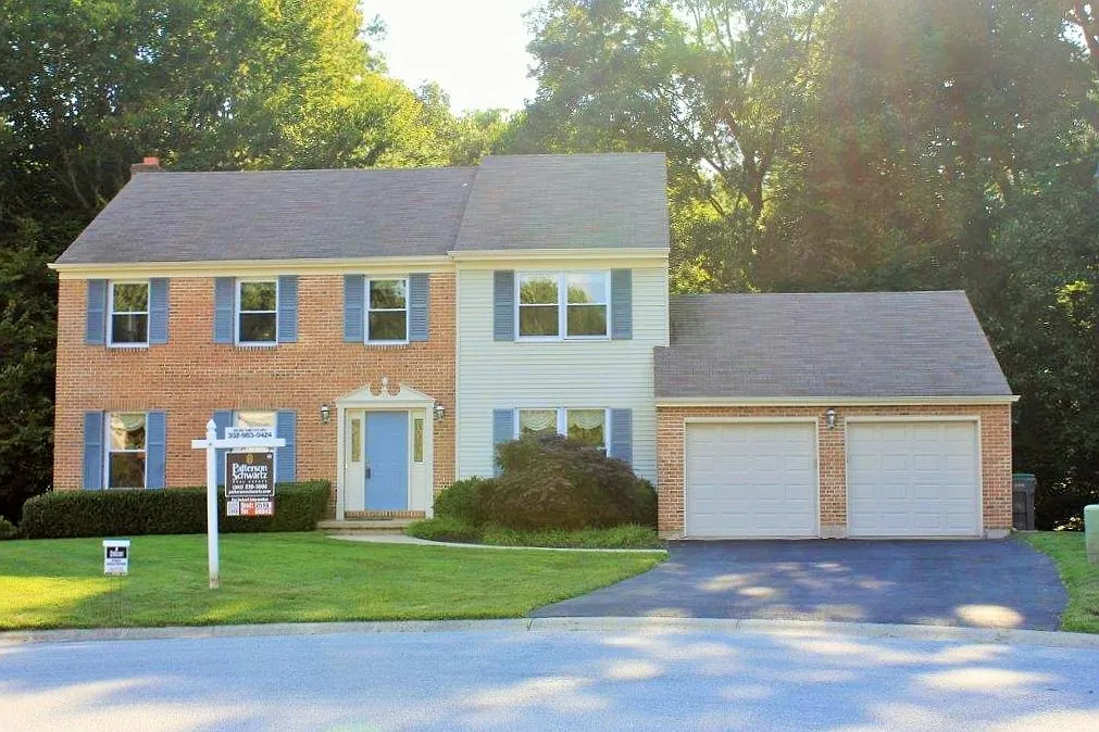 102 Churchill Ln photo 1