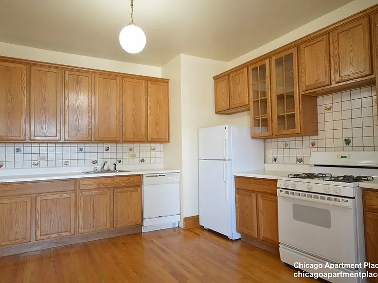 2118 W Berteau Ave #2 — Photo 2