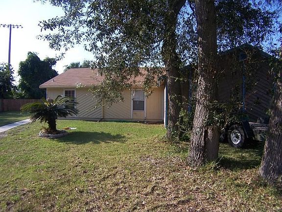 2nd image of 1095 Willow Cove Ct W