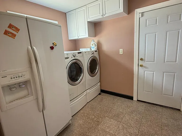 43 Jonathan Dr — Photo 14