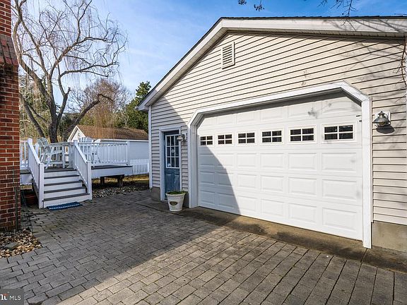 4th image of 109 Tilghman St