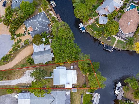 3rd image of 1417 SW Peninsula Ln