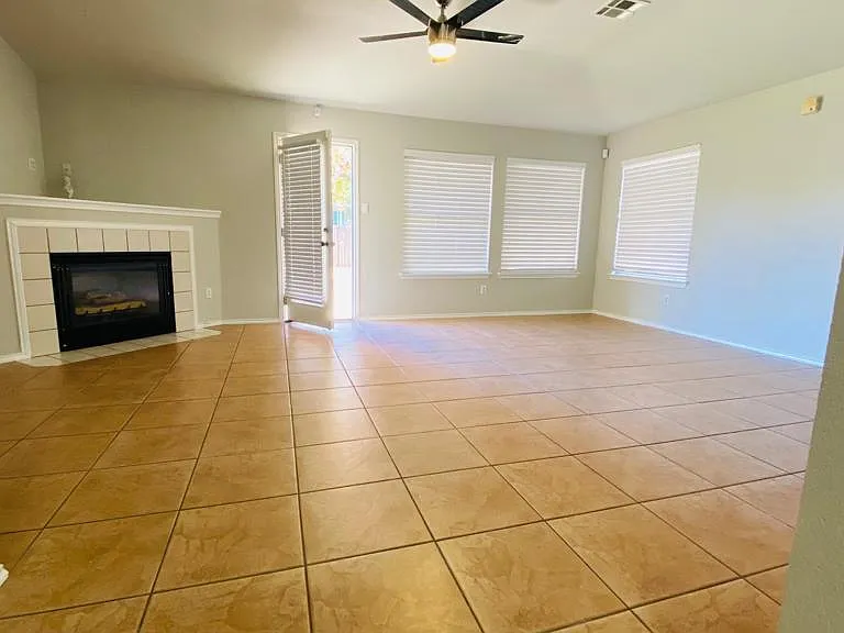 2560 Vernell Way — Photo 9