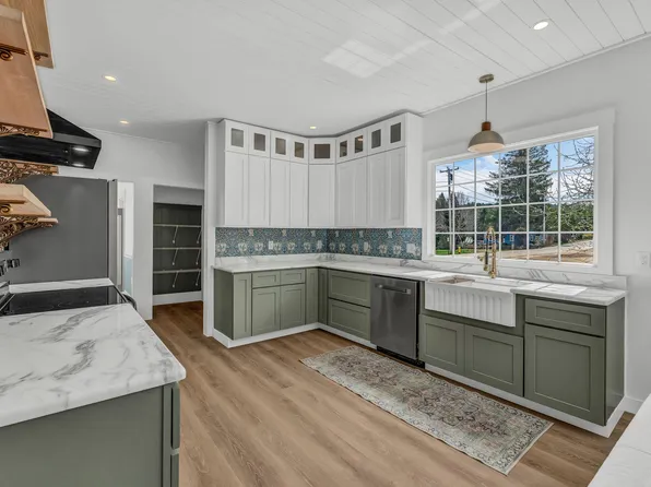 17 Four Rod Road, Warren, ME 04864