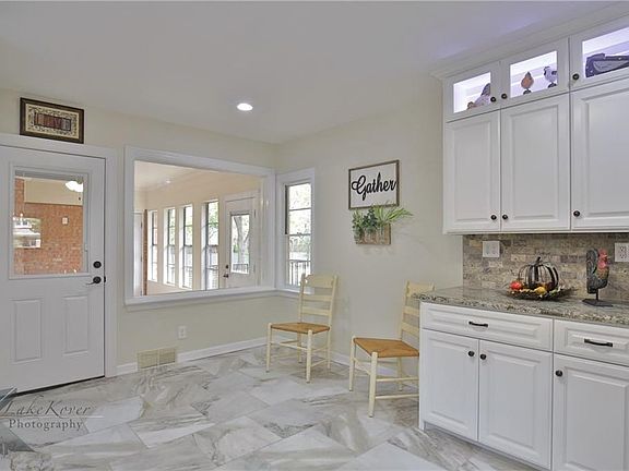 5th image of 901 Sayles Blvd