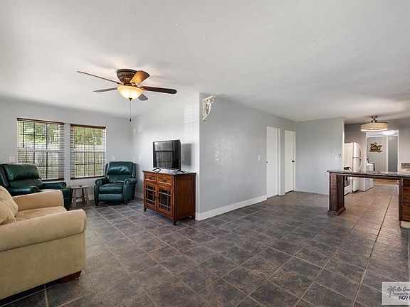 5th image of 221 S Shore Dr