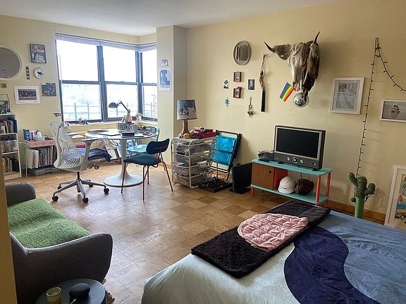 2nd image of 40 Brighton 1st Rd APT 9M