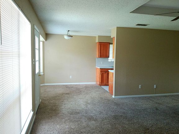 4th image of 862 Siskin Cir