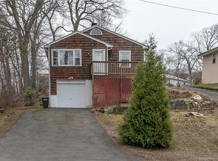 290 Lakeside Dr, Bridgeport, CT 06606