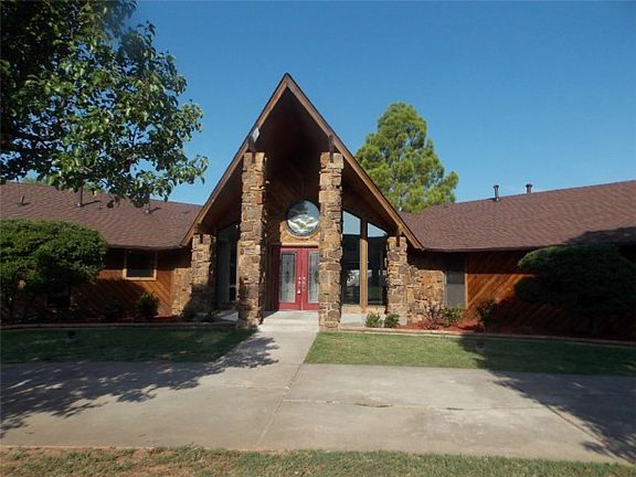 3rd image of 10617 W Country Dr