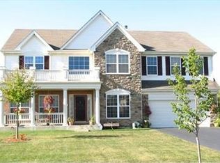 1240 Mallard Ln, Hoffman Estates, IL 60192