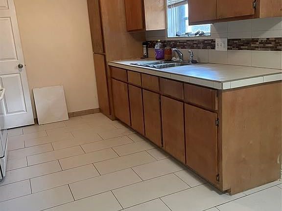 3rd image of 4610 Southampton Ct