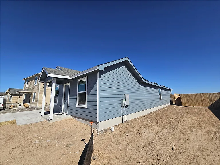 2304 Blizzard Dr — Photo 2