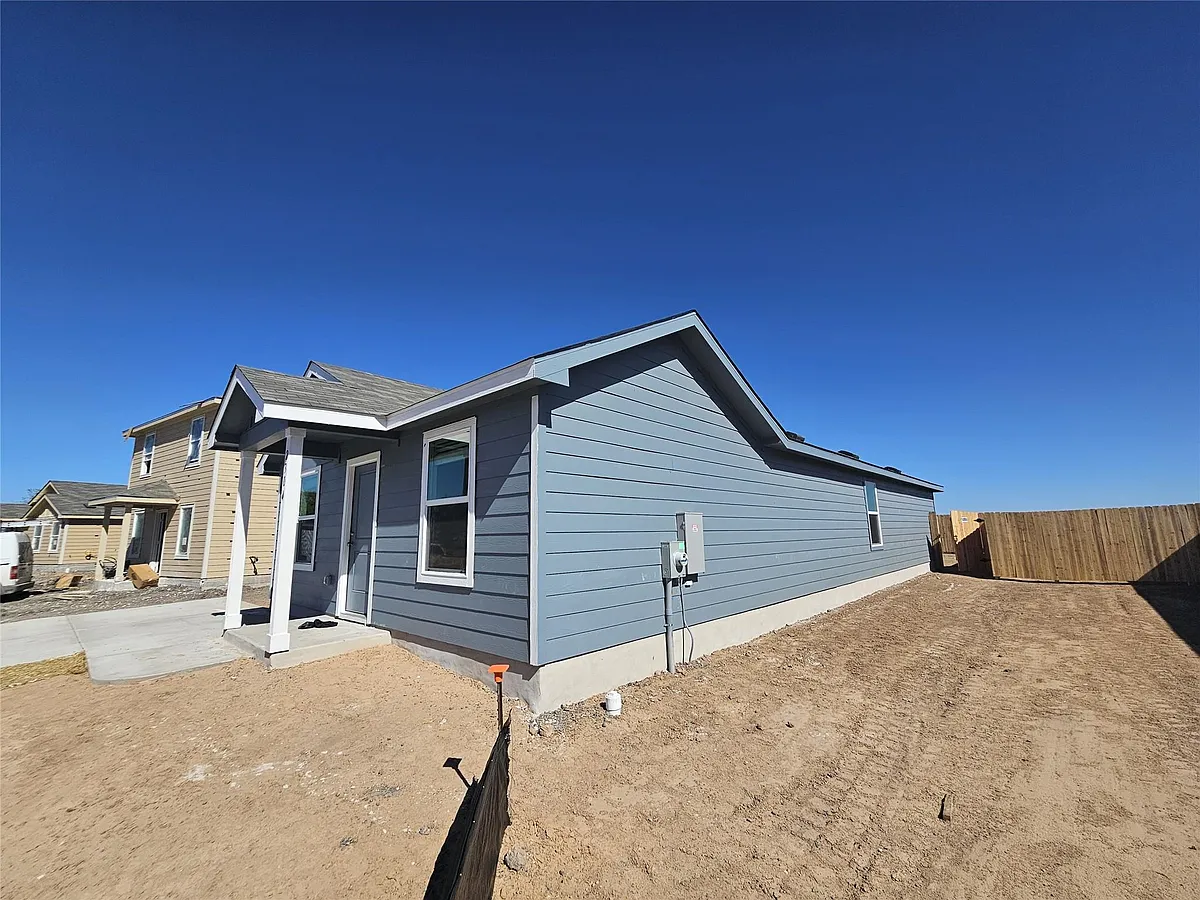 Building Photo - 2304 Blizzard Dr