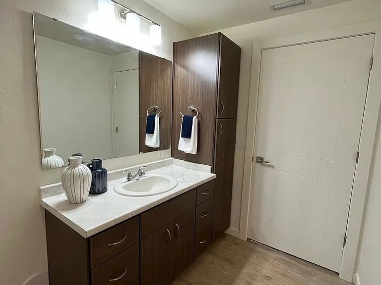 Lexington Sky Apartments — Photo 36