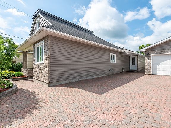 4th image of 560 Boundary Rd E