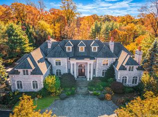 30 Arden Ln, Sands Point, NY 11050